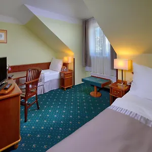 4* Hotel Selsky Dvur - Bohemian Village Courtyard